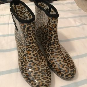 NWOT Cheetah print rainboots